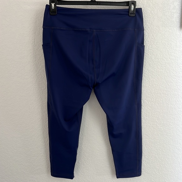 Ray Pose Capri Leggings With Mesh - Picture 4 of 5